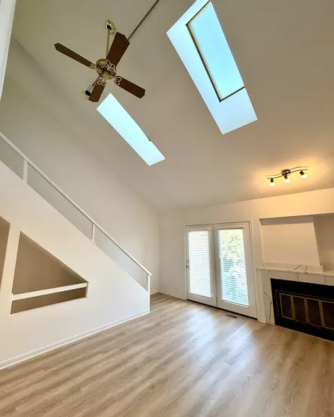 Living - 658 Rosner Dr, Roselle, IL 60172 photo 1 of 2