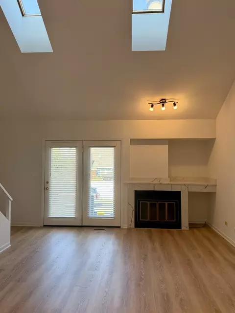 Living - 658 Rosner Dr, Roselle, IL 60172 photo 2 of 2