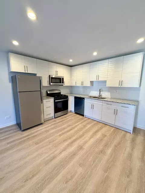 Kitchen - 658 Rosner Dr, Roselle, IL 60172 photo 1 of 1