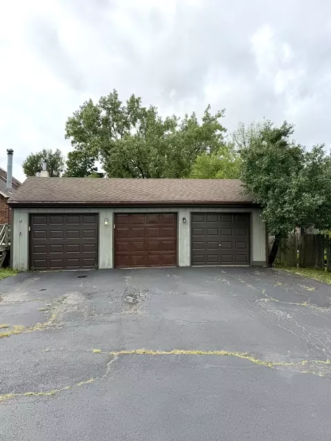 Exterior - 658 Rosner Dr, Roselle, IL 60172 photo 3 of 3