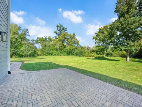 Exterior - 605 Polo Dr, Wheaton, IL 60187 photo 4 of 8