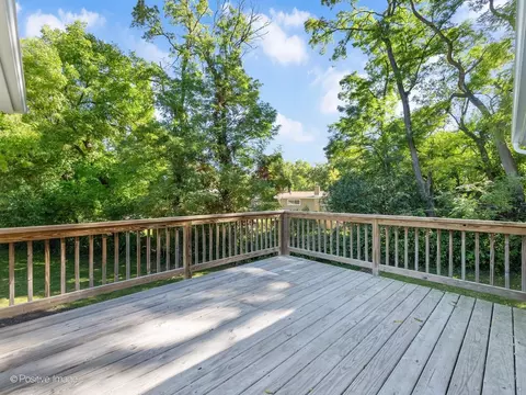 Exterior - 605 Polo Dr, Wheaton, IL 60187 photo 3 of 8