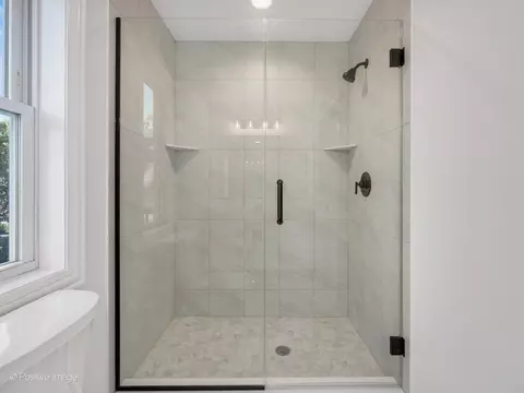 Bath - 605 Polo Dr, Wheaton, IL 60187 photo 5 of 7