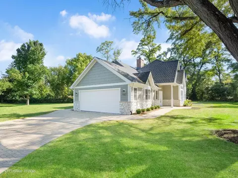 Exterior - 605 Polo Dr, Wheaton, IL 60187 photo 7 of 8