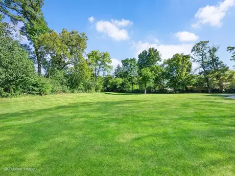 Exterior - 605 Polo Dr, Wheaton, IL 60187 photo 5 of 8