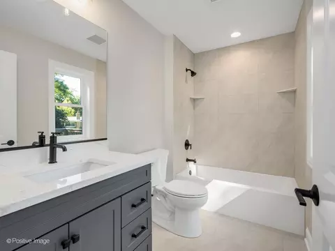 Bath - 605 Polo Dr, Wheaton, IL 60187 photo 6 of 7