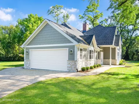 Exterior - 605 Polo Dr, Wheaton, IL 60187 photo 8 of 8