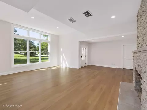 Living - 605 Polo Dr, Wheaton, IL 60187 photo 2 of 7