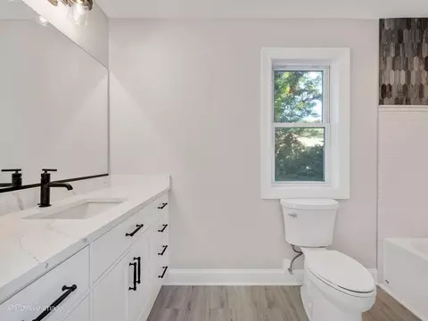Bath - 605 Polo Dr, Wheaton, IL 60187 photo 1 of 7