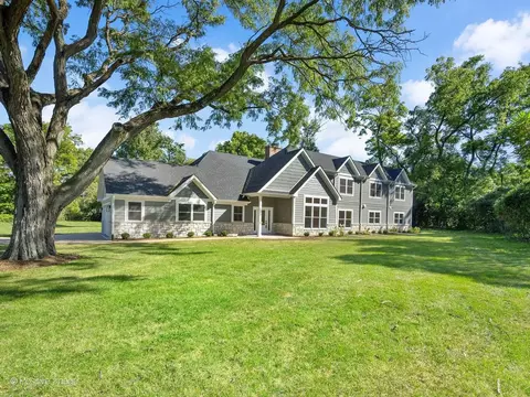 Exterior - 605 Polo Dr, Wheaton, IL 60187 photo 2 of 8