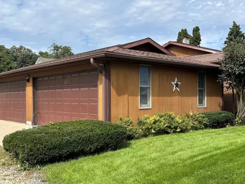 Exterior - 201 S Cherry St #2, Morrison, IL 61270 photo 4 of 4