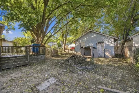Exterior - 2819 9th Ave, Moline, IL 61265 photo 5 of 9