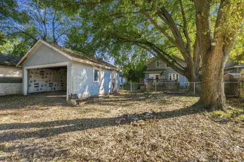 Exterior - 2819 9th Ave, Moline, IL 61265 photo 3 of 9