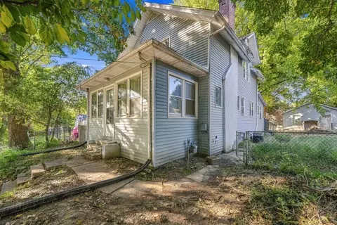 Exterior - 2819 9th Ave, Moline, IL 61265 photo 8 of 9