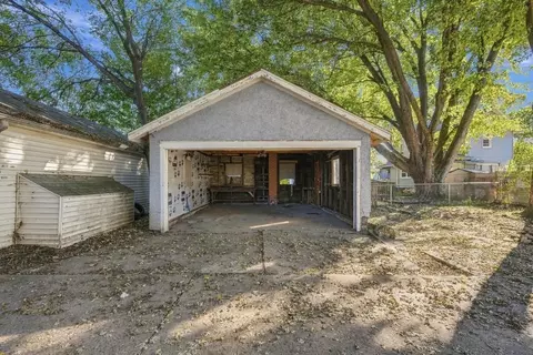 Exterior - 2819 9th Ave, Moline, IL 61265 photo 4 of 9