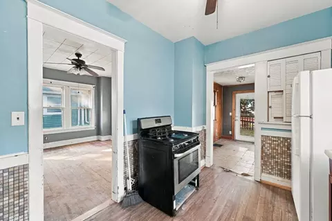 Entry Way - 2819 9th Ave, Moline, IL 61265 photo 3 of 4