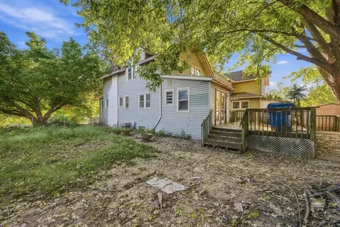 Exterior - 2819 9th Ave, Moline, IL 61265 photo 6 of 9