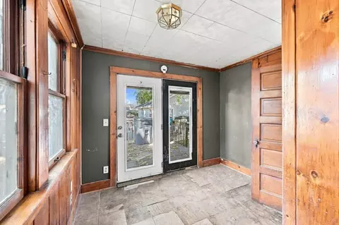 Entry Way - 2819 9th Ave, Moline, IL 61265 photo 2 of 4