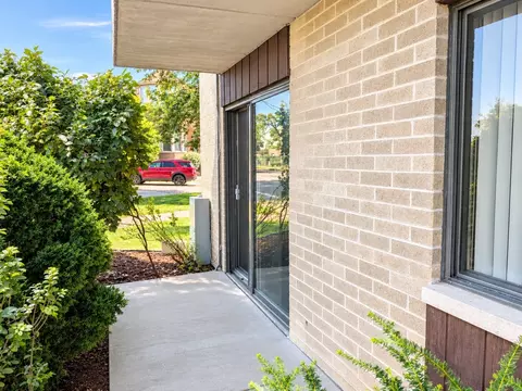 Exterior - 850 Des Plaines Ave #101, Forest Park, IL 60130 photo 1 of 2
