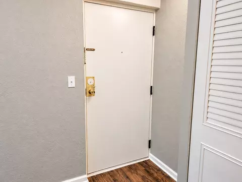 Entry Way - 850 Des Plaines Ave #101, Forest Park, IL 60130 photo 4 of 4