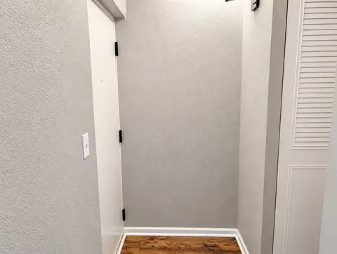 Entry Way - 850 Des Plaines Ave #101, Forest Park, IL 60130 photo 3 of 4