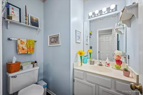 Bath - 15 Castlerea Ct, Cary, IL 60013 photo 1 of 4