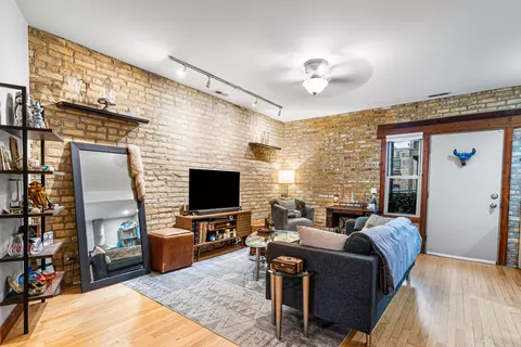 Living - 2021 W Arthur St #2E, Chicago, IL 60645 photo 1 of 4