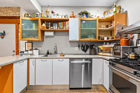Kitchen - 2021 W Arthur St #2E, Chicago, IL 60645 photo 4 of 4