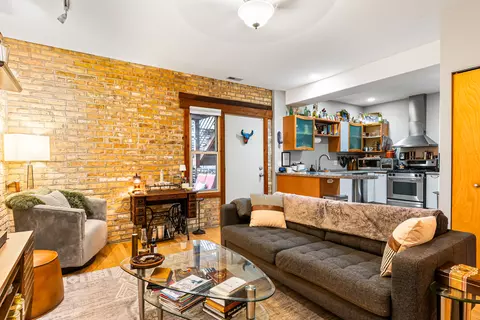 Living - 2021 W Arthur St #2E, Chicago, IL 60645 photo 2 of 4