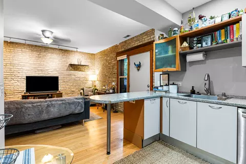 Kitchen - 2021 W Arthur St #2E, Chicago, IL 60645 photo 1 of 4