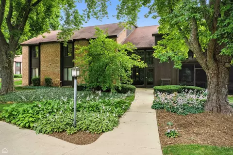 740 Saint Andrews Ln #5, Crystal Lake, IL 60014