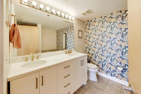 Bath - 5 E 14th Pl #1606, Chicago, IL 60605 photo 1 of 3