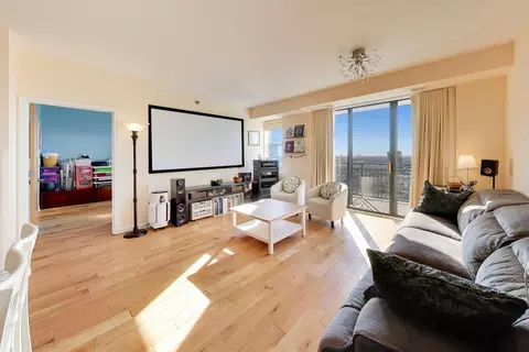 Living - 5 E 14th Pl #1606, Chicago, IL 60605 photo 1 of 3