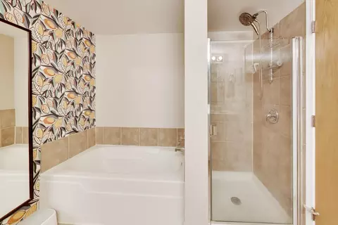 Bath - 5 E 14th Pl #1606, Chicago, IL 60605 photo 2 of 3