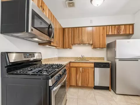 Kitchen - 7221 Division St #5, River Forest, IL 60305 photo 2 of 2