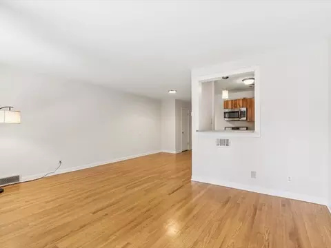 Living - 7221 Division St #5, River Forest, IL 60305 photo 1 of 3