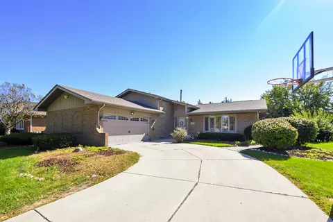7413 W 157th St, Orland Park, IL 60462