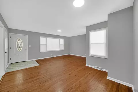 Living - 1007 Cedar Ave, Elgin, IL 60120 photo 1 of 3