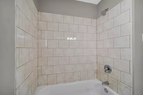 Bath - 1007 Cedar Ave, Elgin, IL 60120 photo 3 of 4
