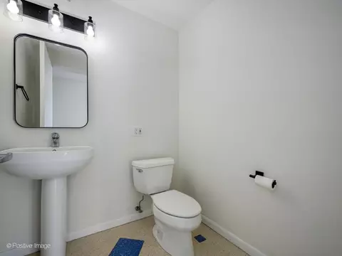 Bath - 701 S Wells St #3306, Chicago, IL 60607 photo 1 of 3