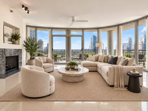 Living - 701 S Wells St #3306, Chicago, IL 60607 photo 2 of 11