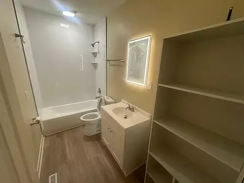 Bath - 604 S Poplar Ave, Kankakee, IL 60901 photo 1 of 2