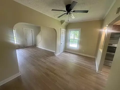 Living - 604 S Poplar Ave, Kankakee, IL 60901 photo 2 of 3