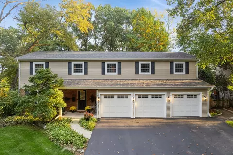 895 Ellynwood Dr, Glen Ellyn, IL 60137