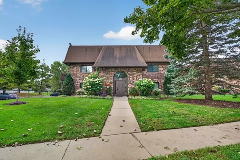 177 Uteg St #104C, Crystal Lake, IL 60014