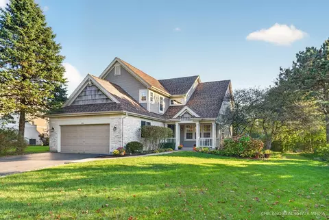 654 Seybrooke Ln, Crystal Lake, IL 60012