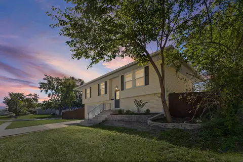 300 Hickory Ave, Romeoville, IL 60446