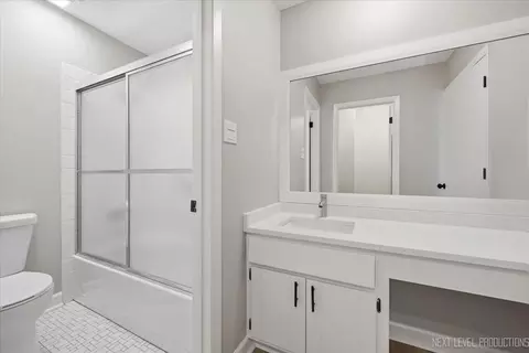Bath - 1654 Dover Ct #A, Wheaton, IL 60189 photo 2 of 2