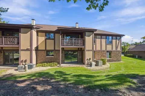 Exterior - 1654 Dover Ct #A, Wheaton, IL 60189 photo 4 of 4