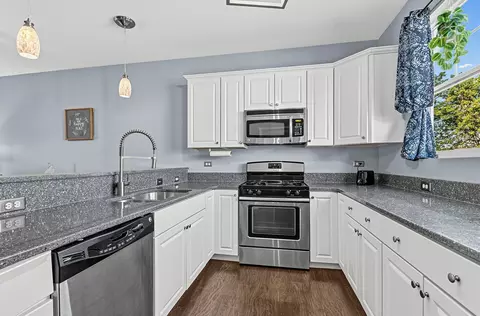 Kitchen - 5 River Row, Ottawa, IL 61350 photo 2 of 2